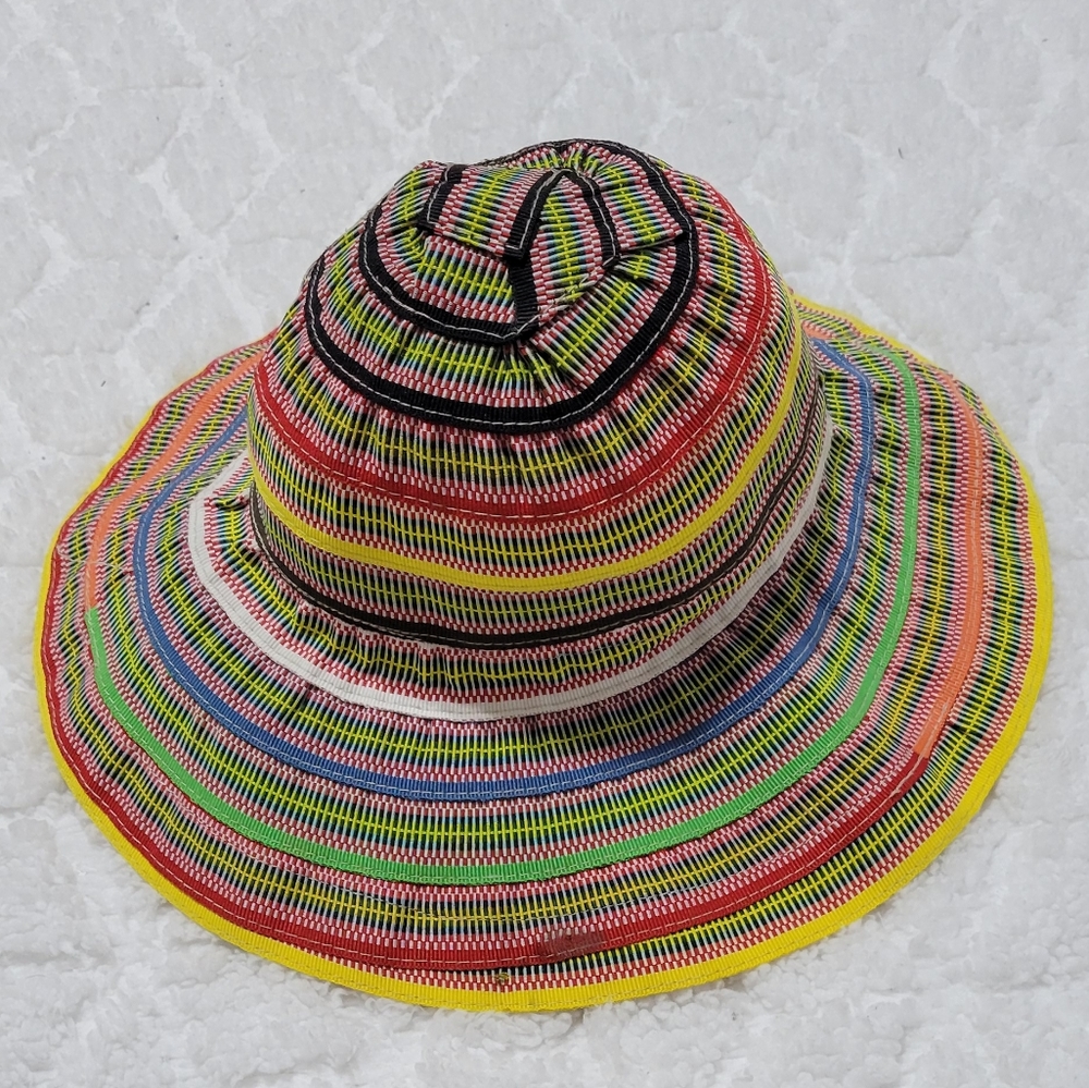 GAP summer baby hat 0-6 months.